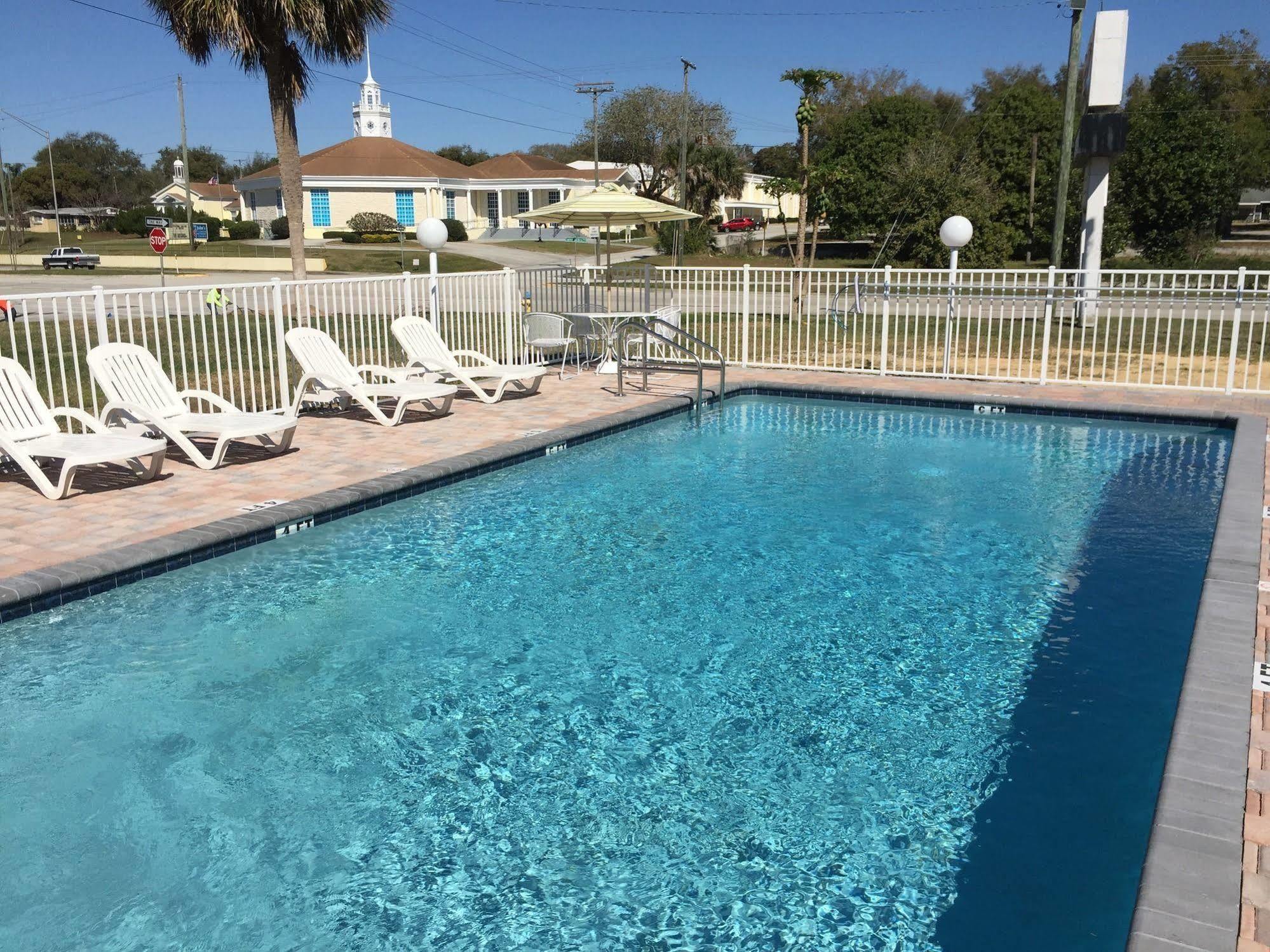 Economy Suites Cypress Gardens Экстерьер фото